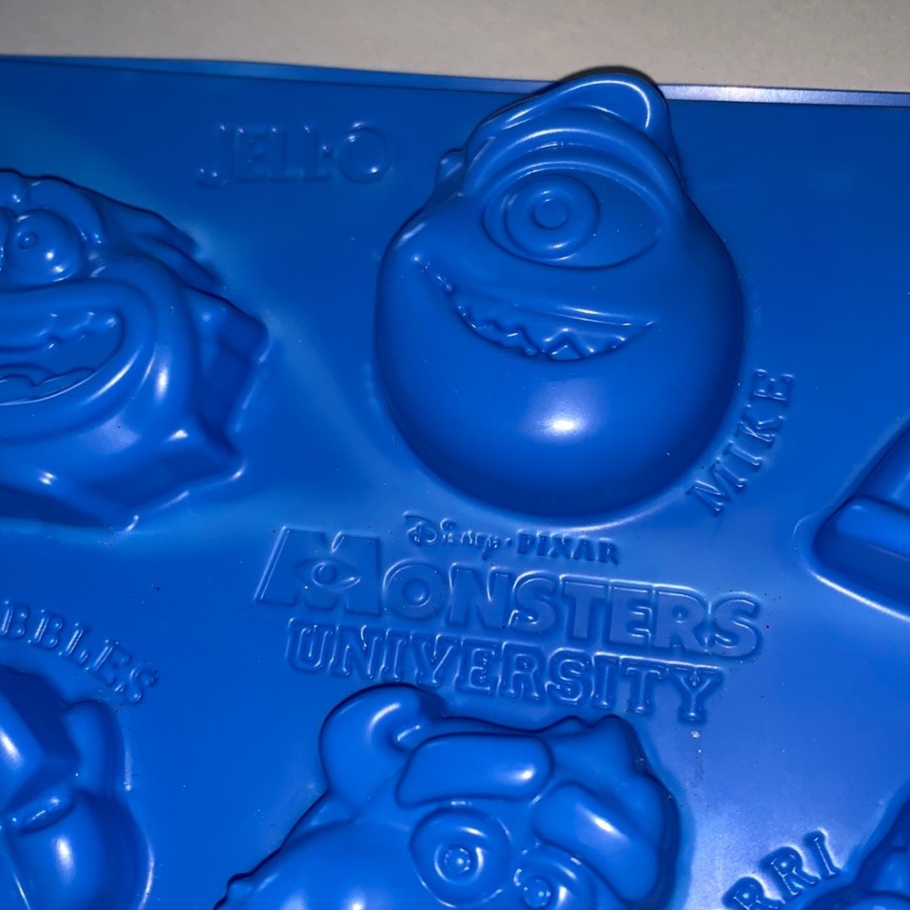 Bundle of 3 Jello Molds Disney Monsters & Minons - Picture 5 of 6